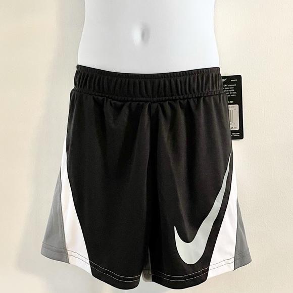 🆕Boy’s Nike Dri-Fit Shorts - Picture 2 of 9